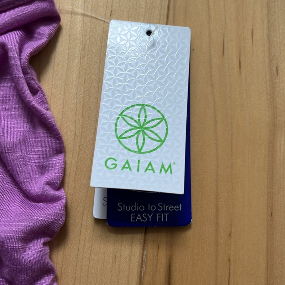 Gaiam Flow Tank - Picture 4 of 6